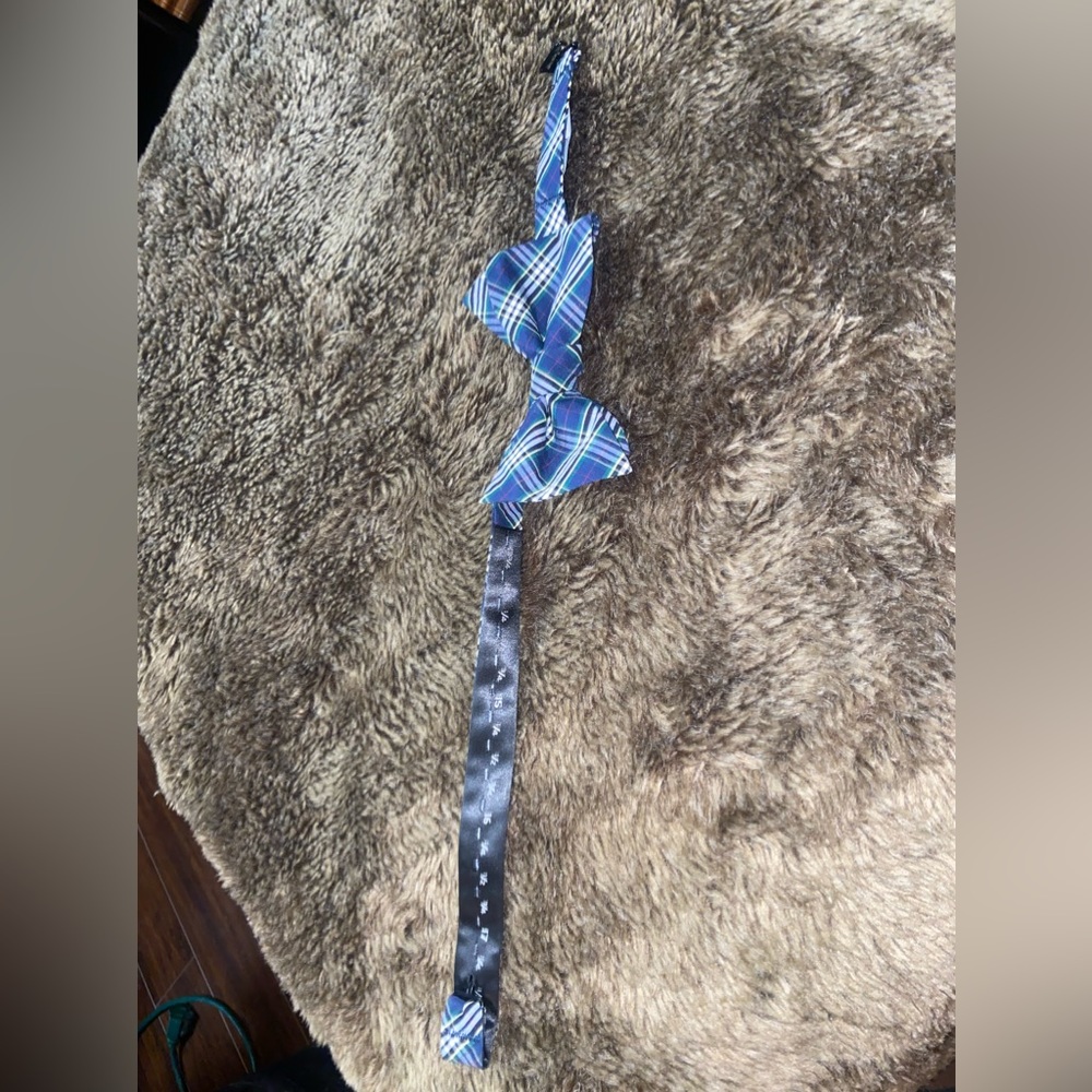 Clip-on, adjustable Bow tie in EUC.